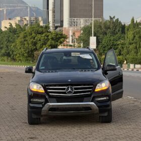 Duty-Paid Mercedes ML350: Pristine & Sunroof-Ready in Abuja