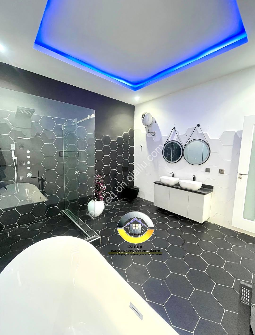 Your Private Oasis Awaits: 4BR Duplex with Pool & Mini Bar