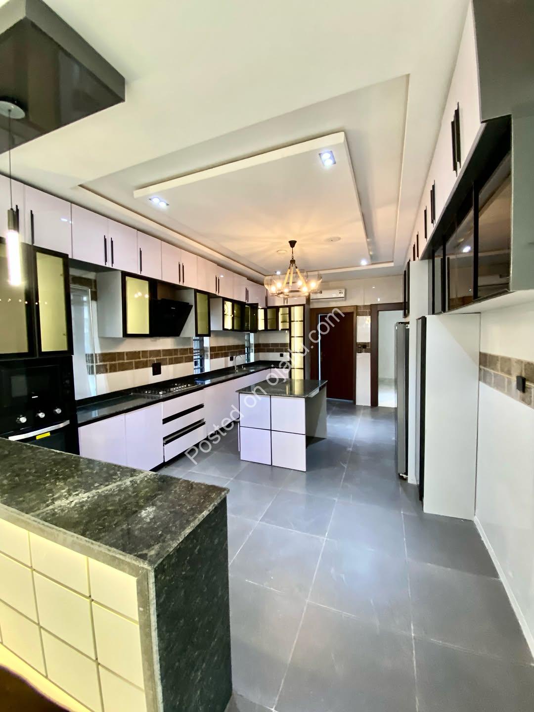 6-Bed Ensuite Paradise in Independence Layout