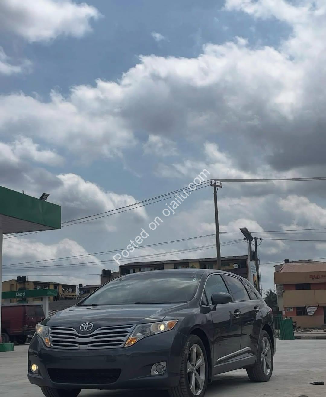 2012 Toyota Venza XLE: Rare Panoramic Sunroof & Loaded!