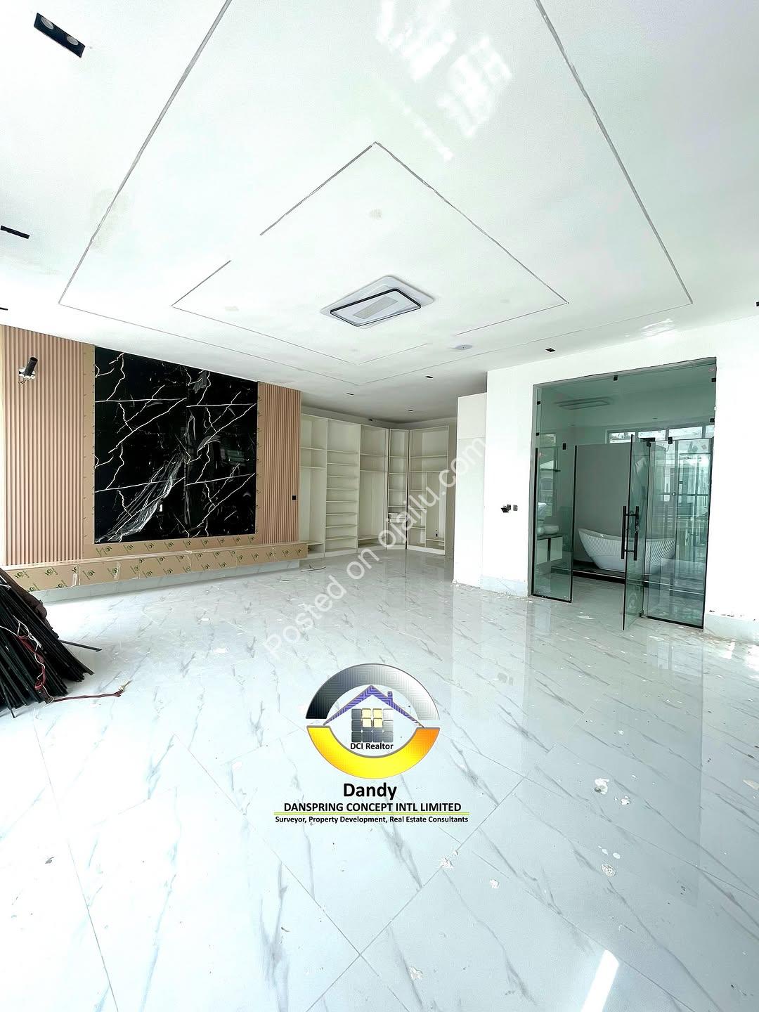 Modern 5-Bed Duplex with Pool, Gym & Smart Tech