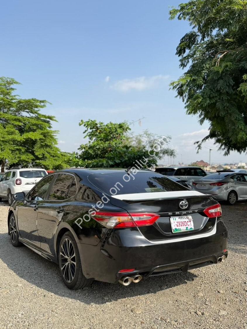 2018 Toyota Camry SE: Paddle Shifters & Premium Tech