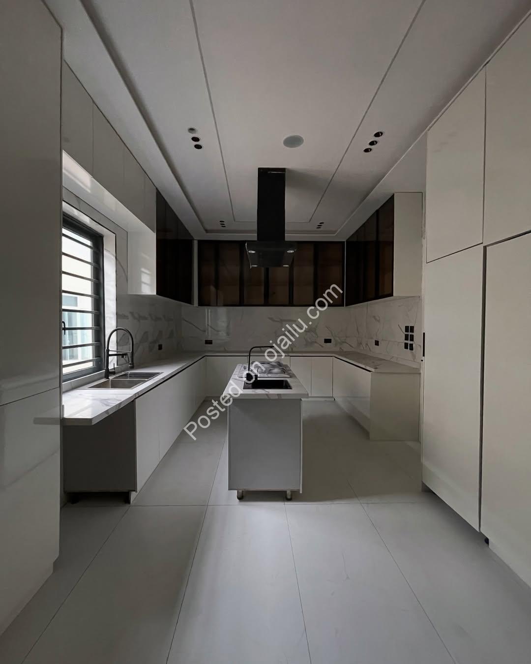 6-Bedroom Chevron Haven: Prime Residential Estate