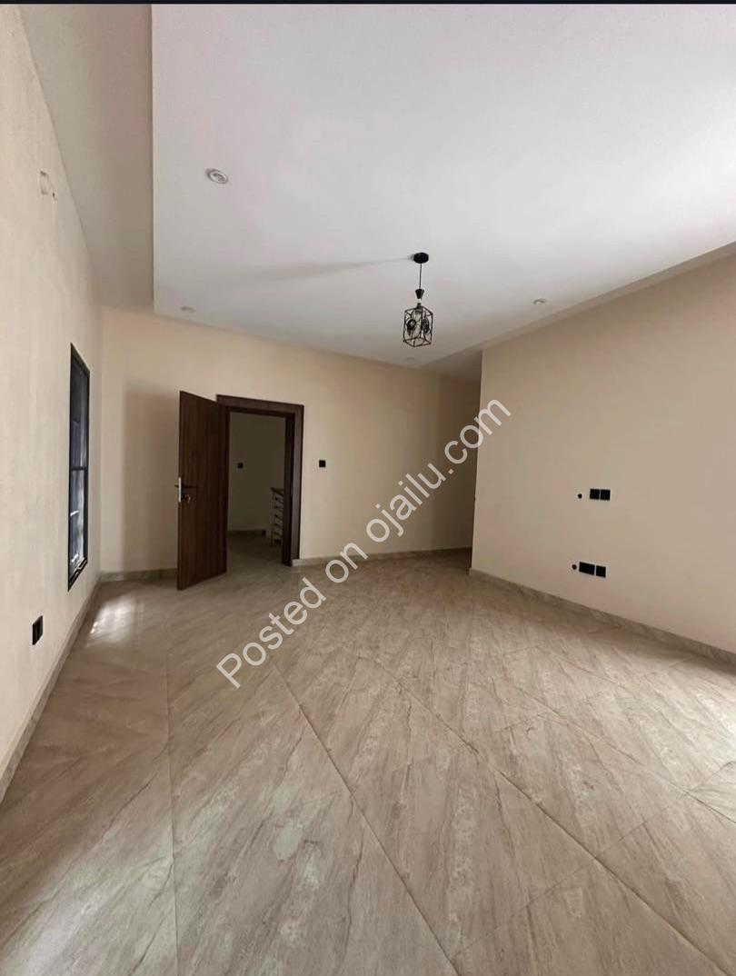 Spacious 4-Bed Duplex with BQ in Mabushi