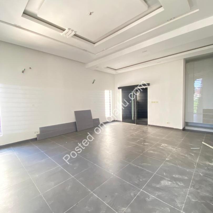 Ikoyi’s Pinnacle: Brand New 5-Bed with Pool & Gym
