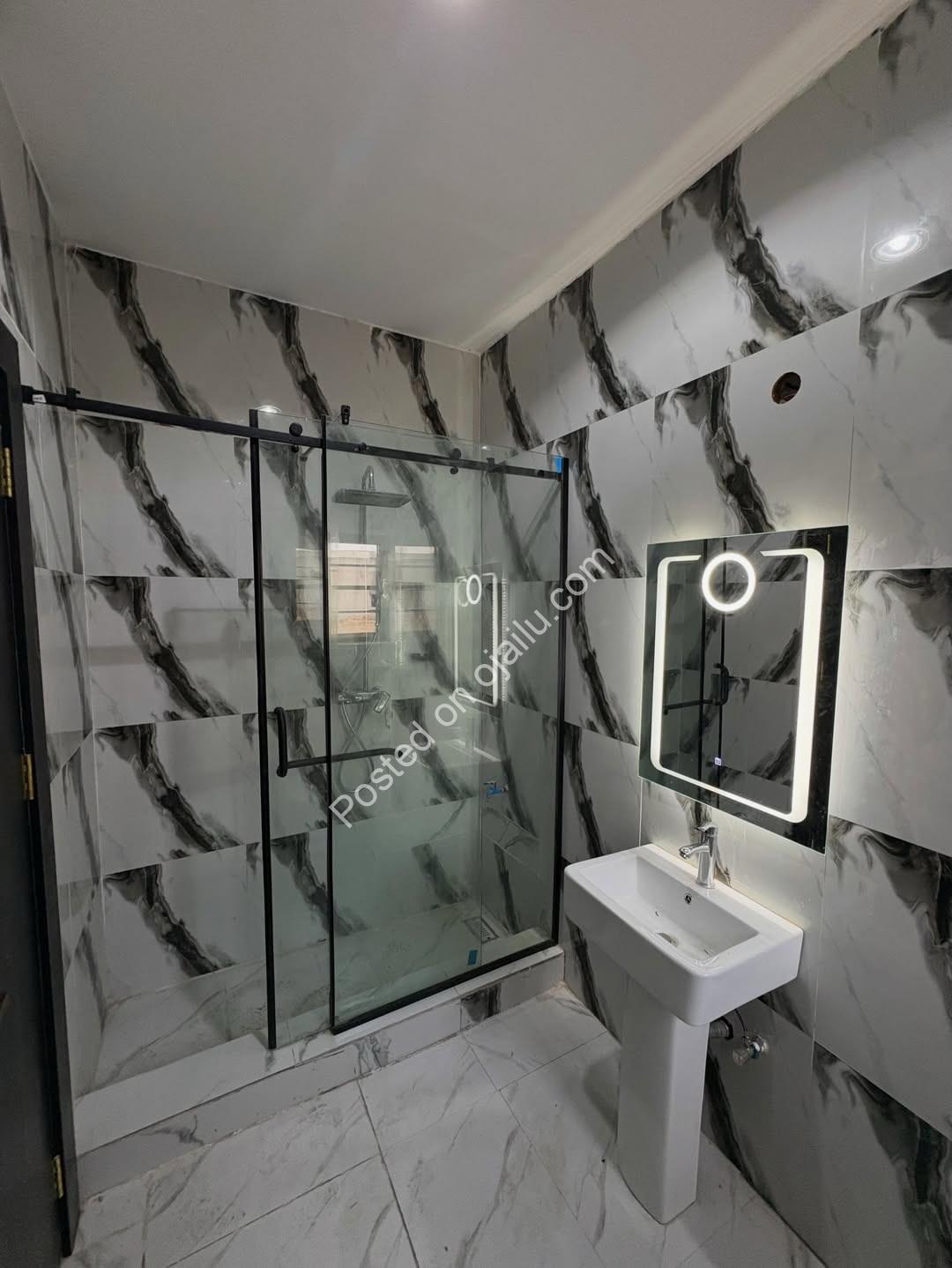 New Haven’s Finest: 5BR Triplex with Full Ensuites