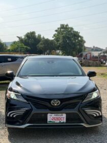 2018 Toyota Camry SE: Paddle Shifters & Premium Tech