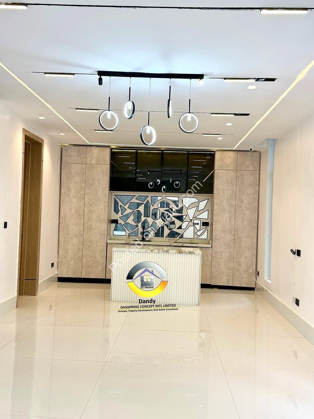 5-Bed Smart Duplex: Pool, Elevator & Cinema in VGC!
