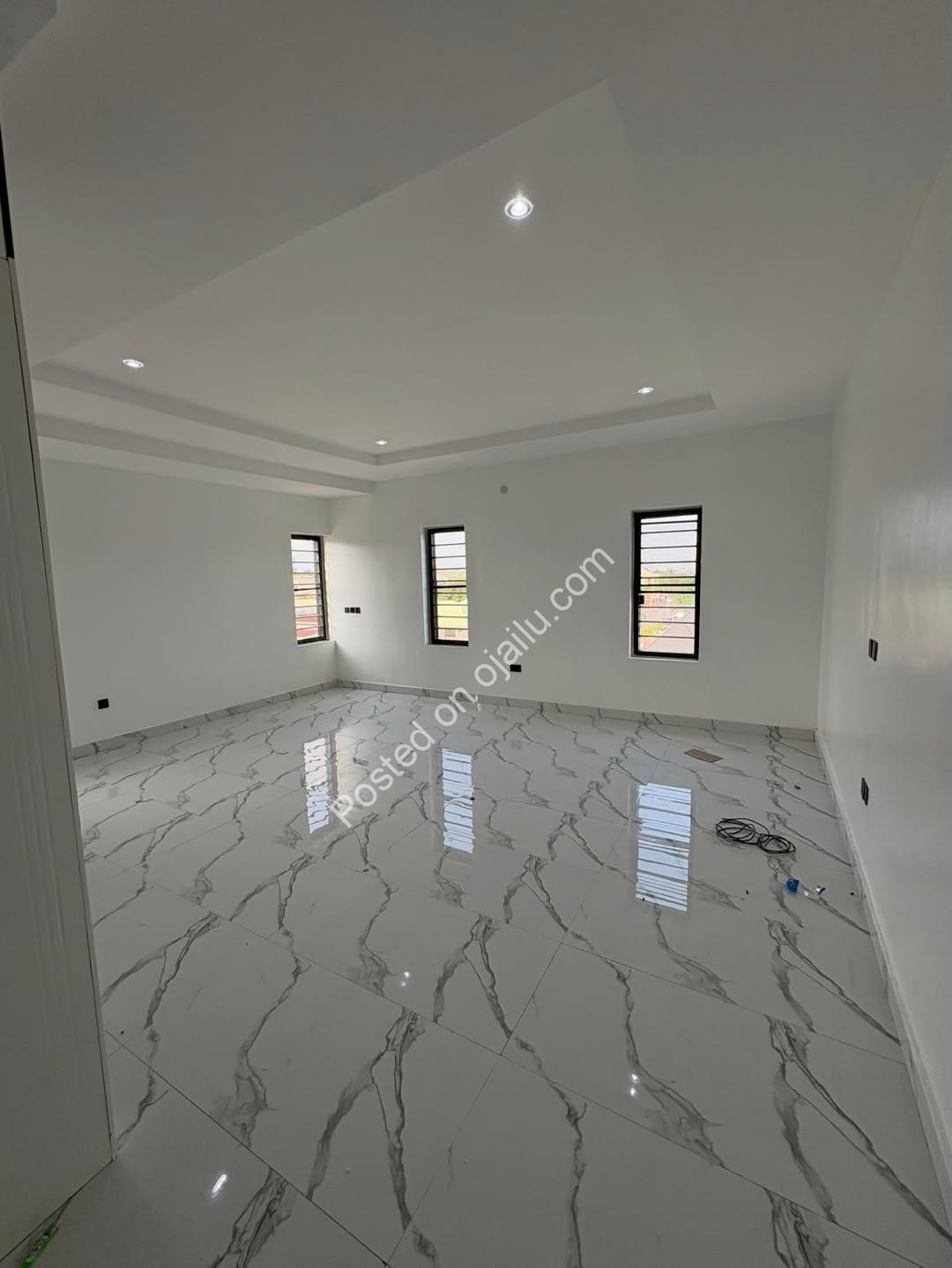 New Haven’s Finest: 5BR Triplex with Full Ensuites