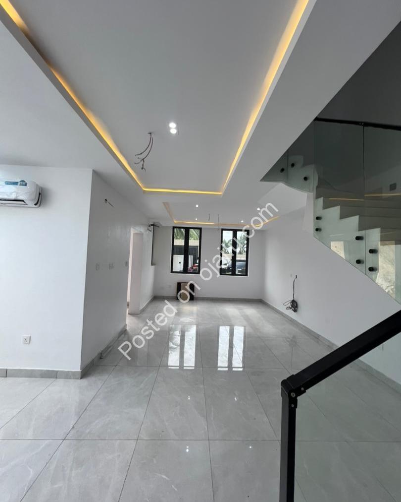 Ikoyi’s Finest: 4-Bed Terrace with BQ & Gourmet Kitchen