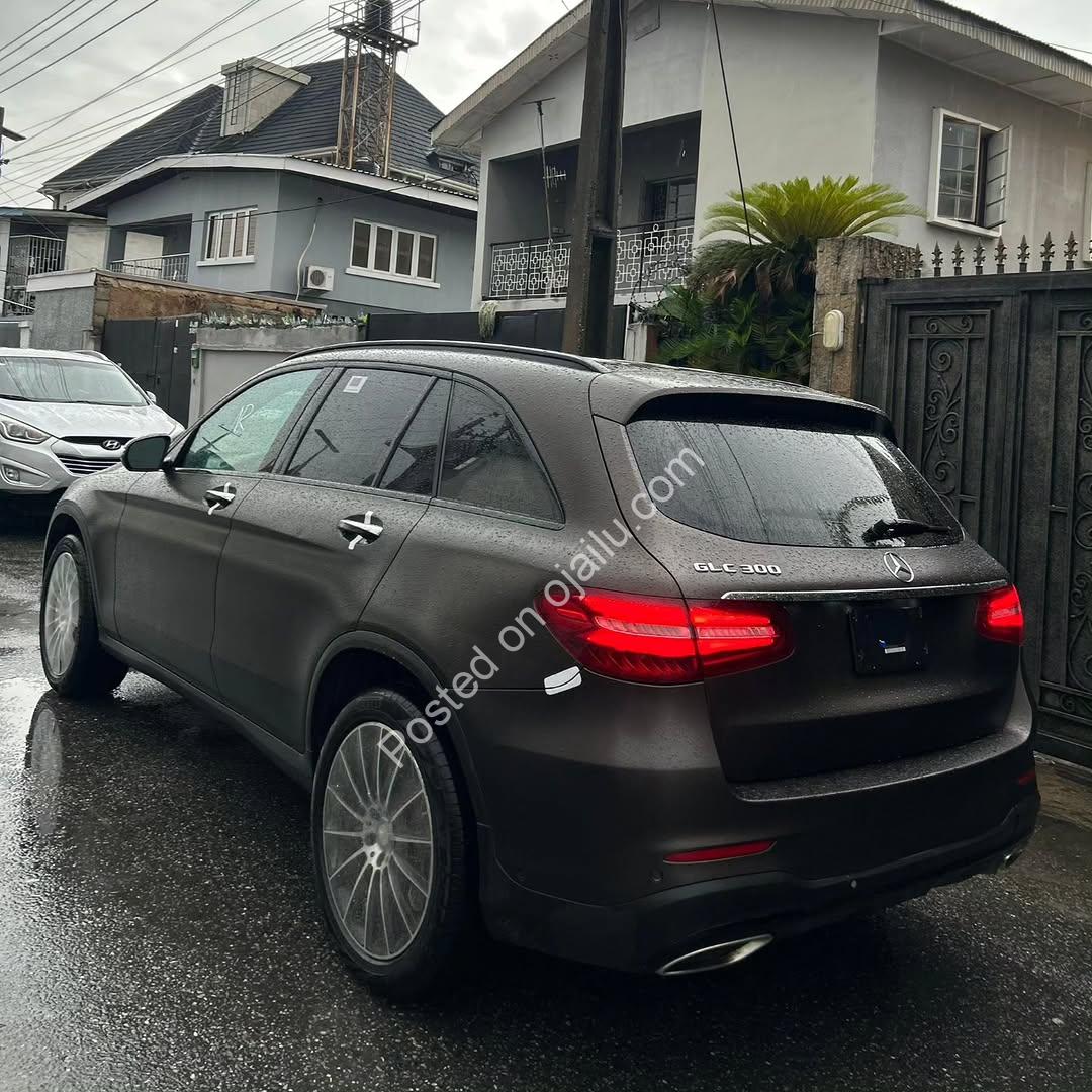 Mercedes GLC300 ’17 – Full Options, Toks Standard, Pristine!