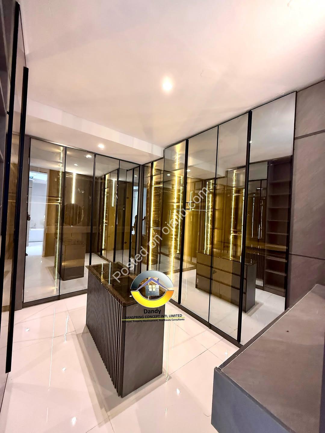 5-Bed Smart Duplex: Pool, Elevator & Cinema in VGC!