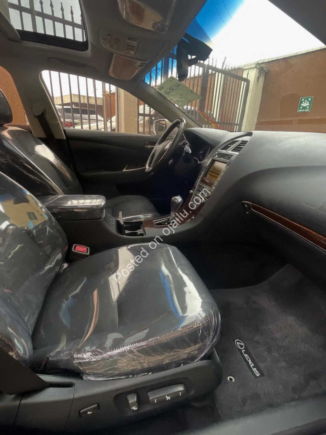 2010 Lexus ES350: Keyless, Panoramic, Perfection!