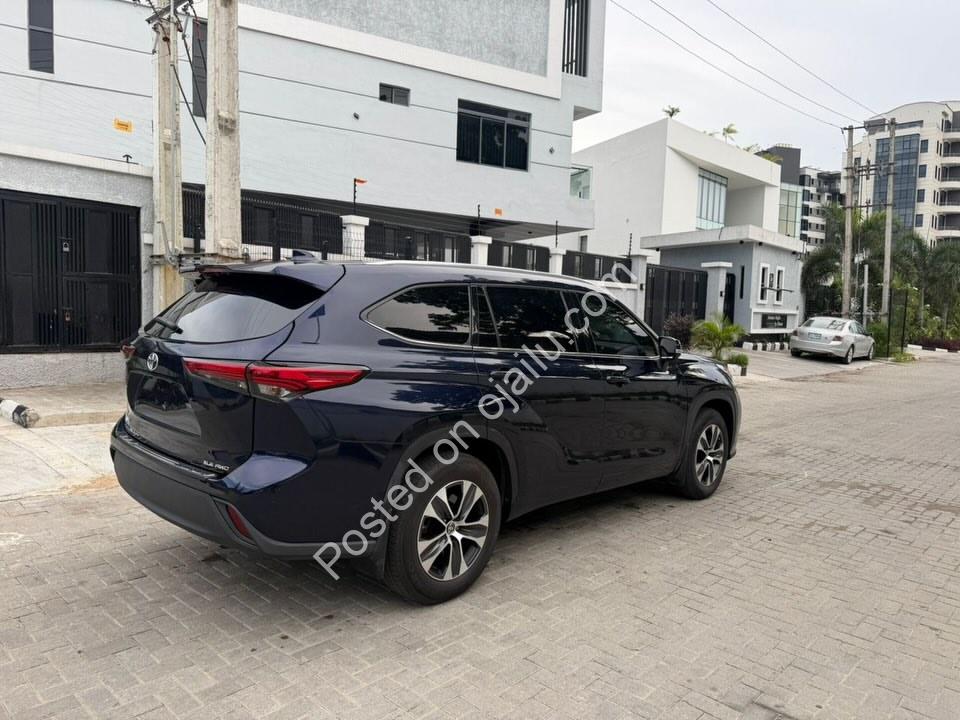 2020 Toyota Highlander XLE: AWD Luxury, 7-Seats & Loaded!