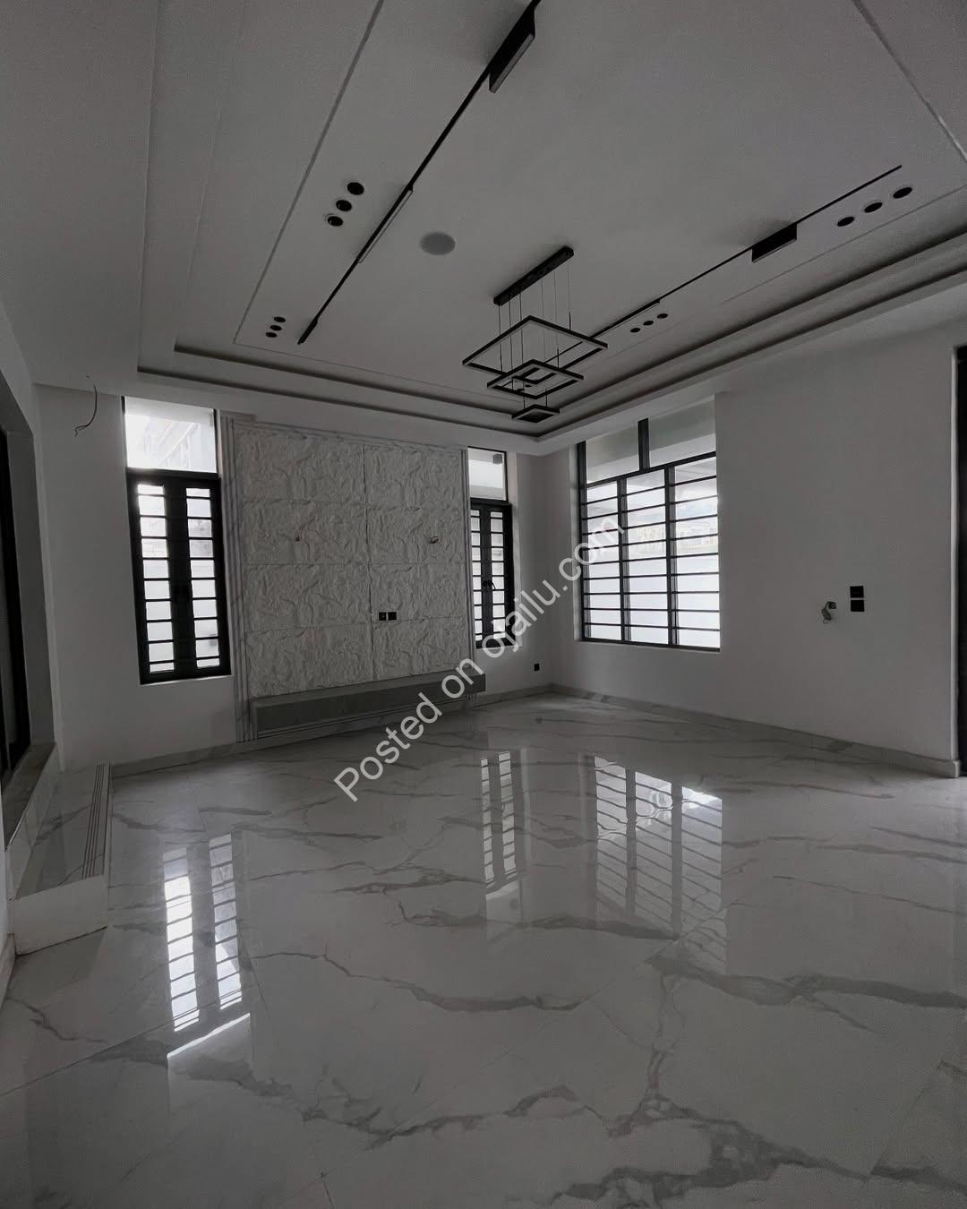 6-Bedroom Chevron Haven: Prime Residential Estate