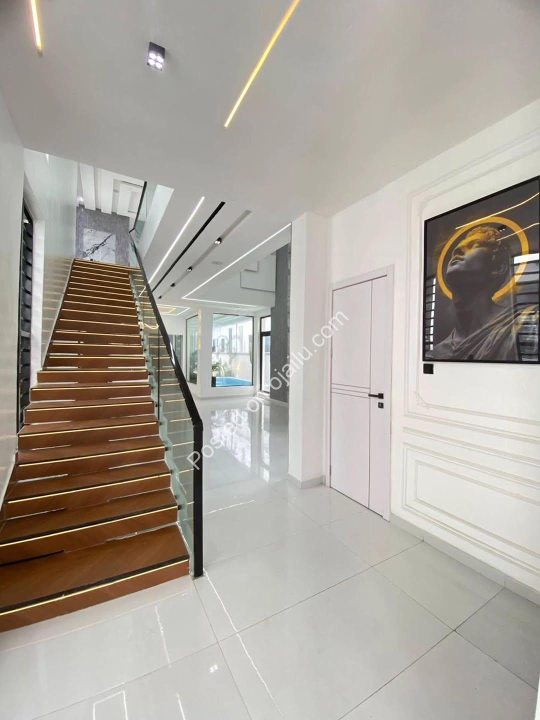 Your Dream Oasis Awaits: 5-Bed Detached + Pool in Lekki