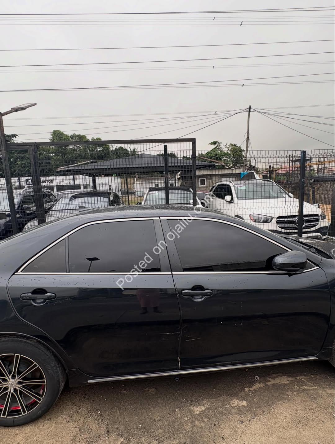 2012 Camry XLE V6: Premium Leather & Sunroof, ₦10M