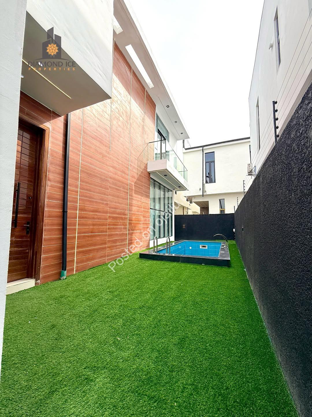Automated 5-Bed Haven with Pool in VGC