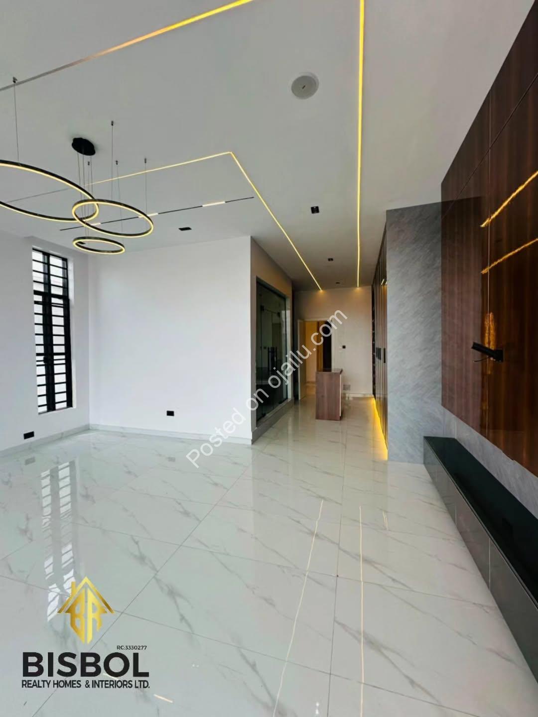 Move-In Ready: 5BR Duplex with Smart Finishes