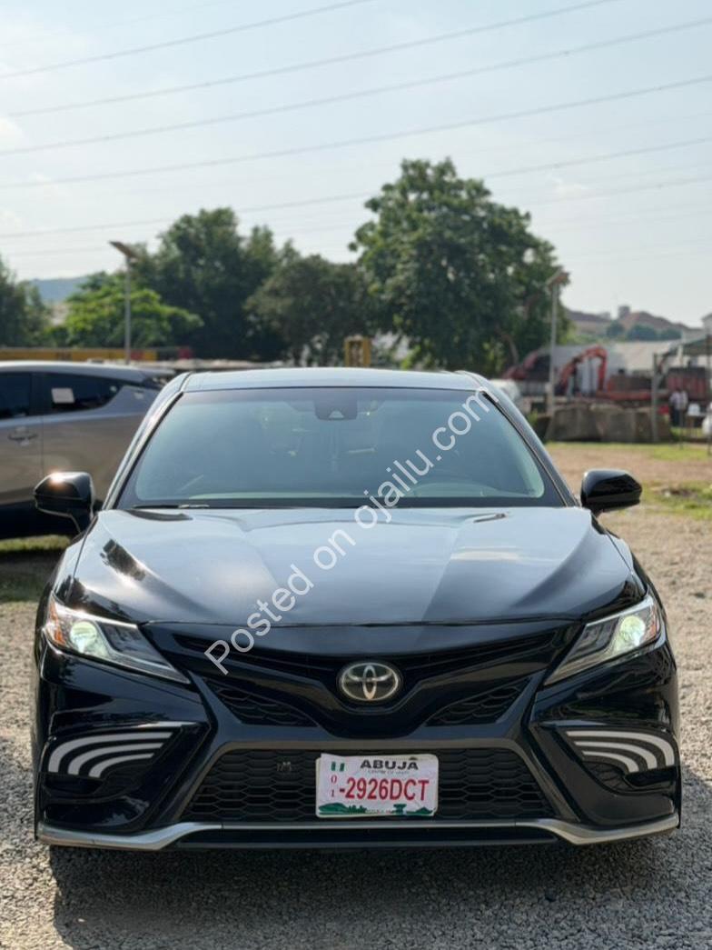 2018 Toyota Camry SE: Paddle Shifters & Premium Tech
