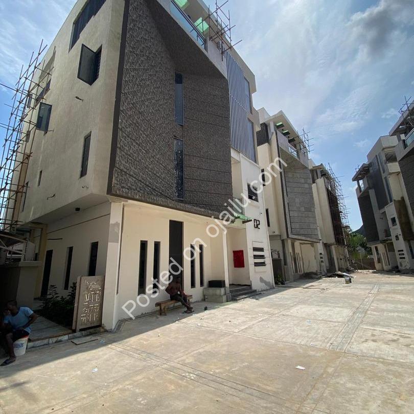 Ikoyi’s Pinnacle: Brand New 5-Bed with Pool & Gym