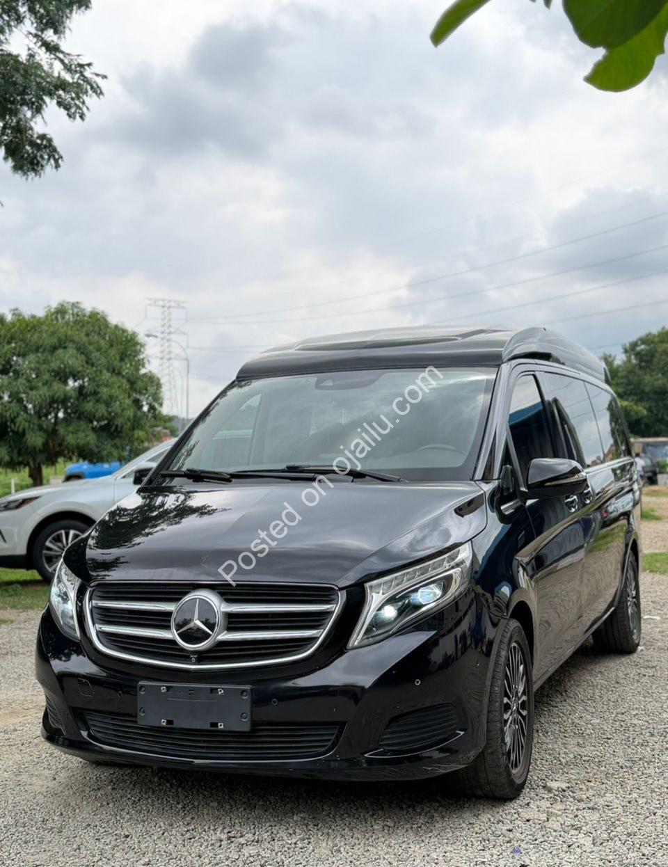 2018 Mercedes Viano Executive: Panoramic Roof & Captain Seats