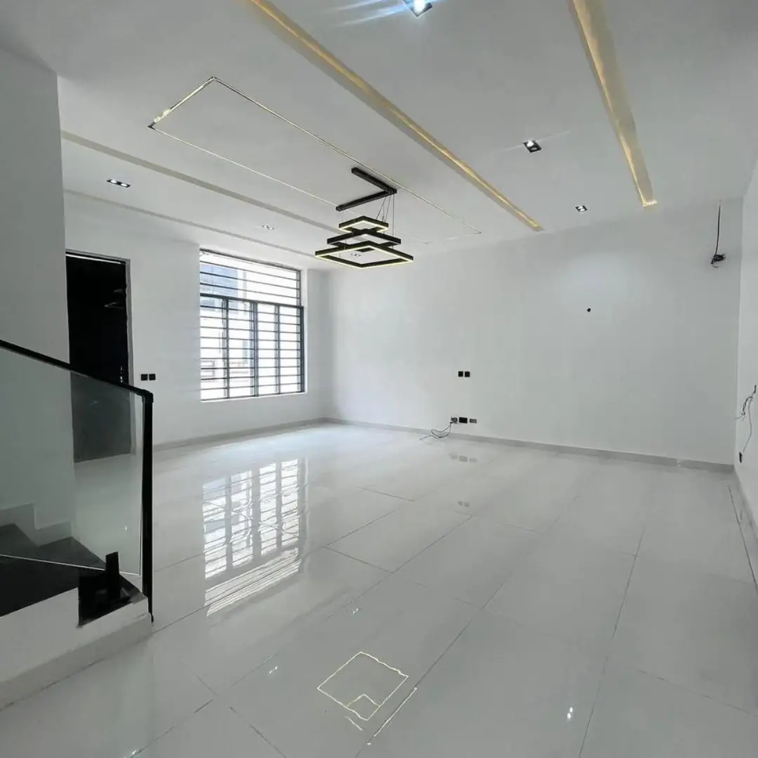 4-Bed Semi-Detached Duplex with Solar in Palm City