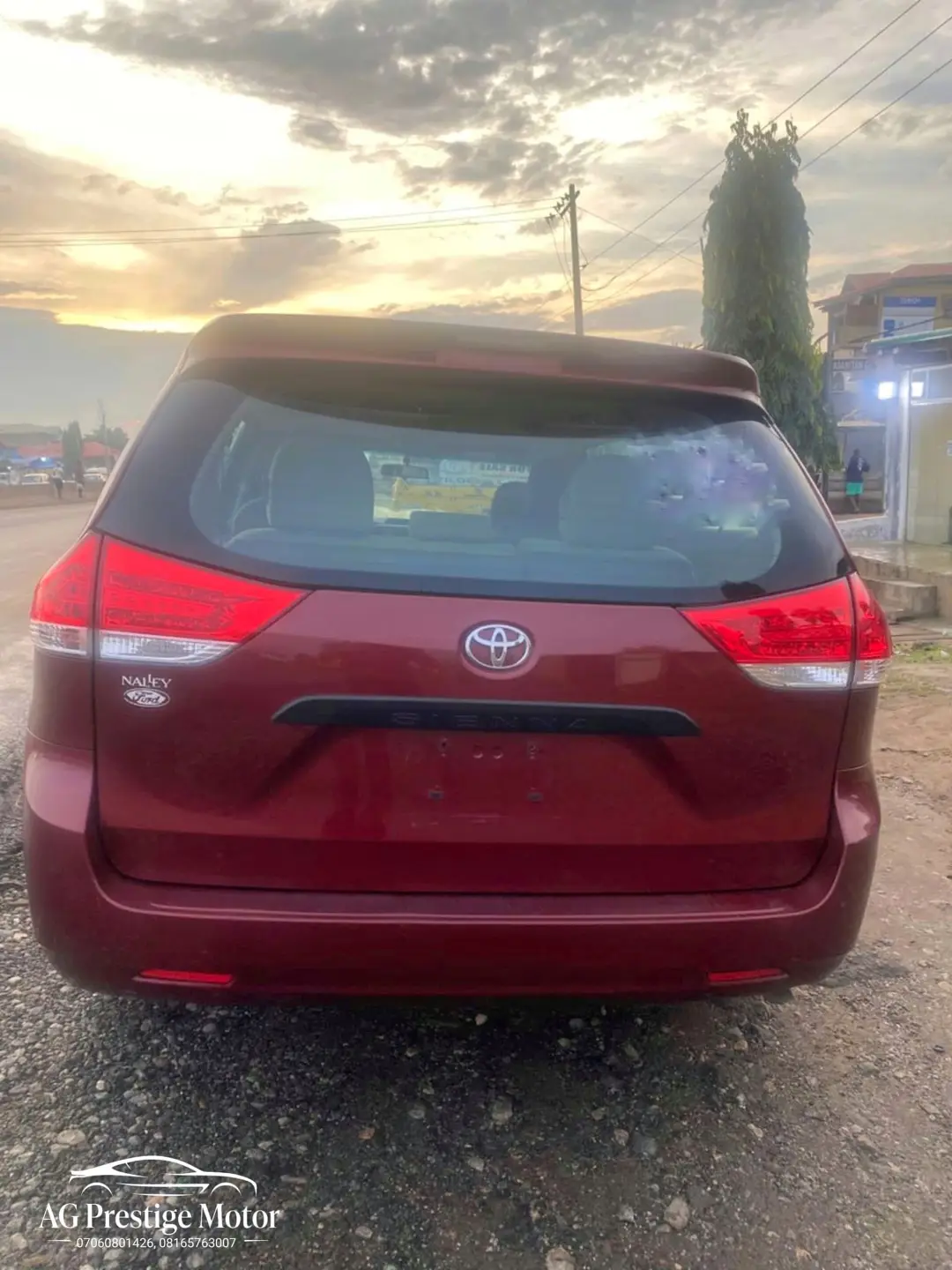 Toyota Sienna 2014 – Premium Family SUV, ₦21M (Negotiable).