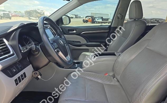 2016 Toyota Highlander Limited – Premium Luxury Awaits