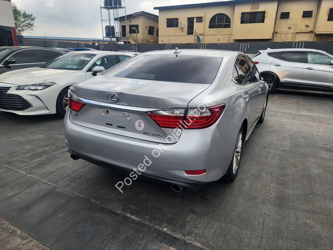 2013 Lexus ES350 – Elegance Meets Value