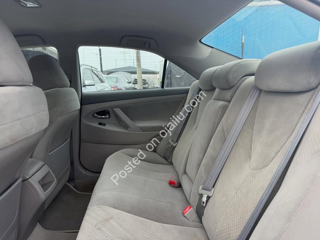 2008 Toyota Camry LE: Accident-Free, Key Start & Pristine!