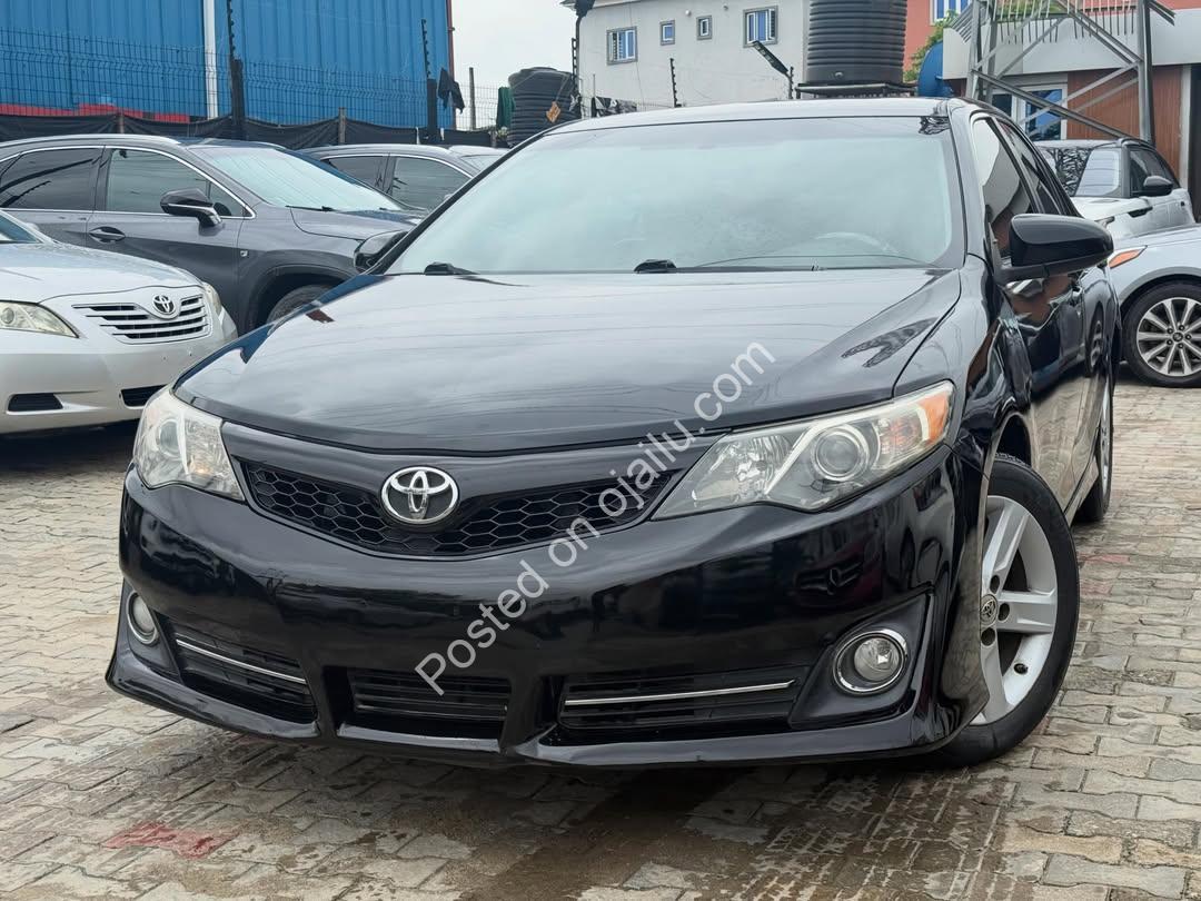 Blind Spot Monitor, Key Start, 2013 Camry SE – 12.8M