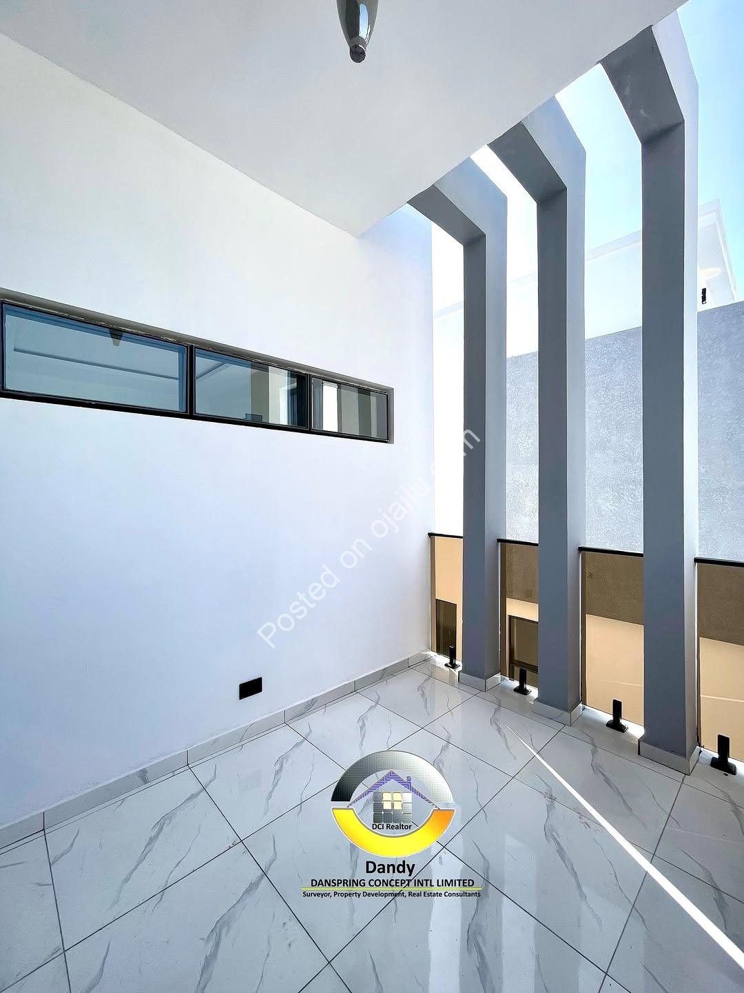 Your Dream Oasis Awaits: Modern 4-Bed Duplex with Pool
