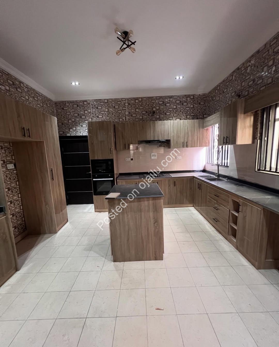Ikota’s Finest: 8 En-Suite Bedrooms in Prime Lekki