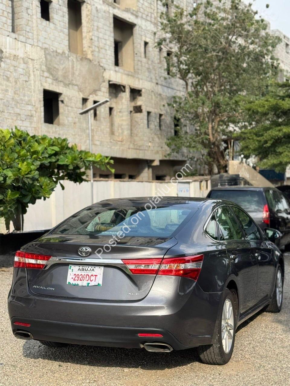 ✨ 2013 Toyota Avalon XLE: Rare Brown Leather, Keyless & Clean Duty