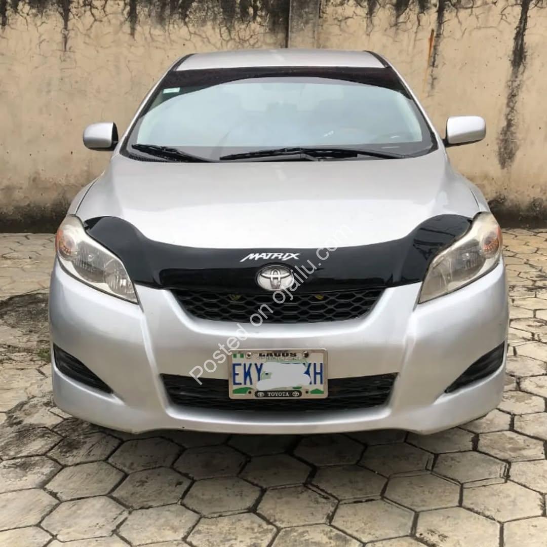 Toyota Matrix S 2010: Smooth Drive, Reverse Camera