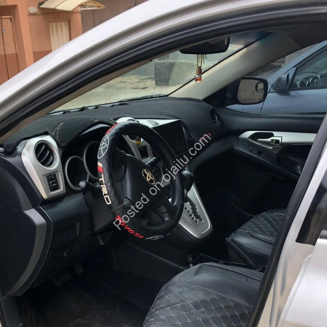 Toyota Matrix S 2010: Smooth Drive, Reverse Camera