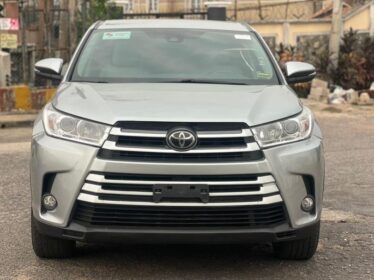 2017 Toyota Highlander: Low Mileage