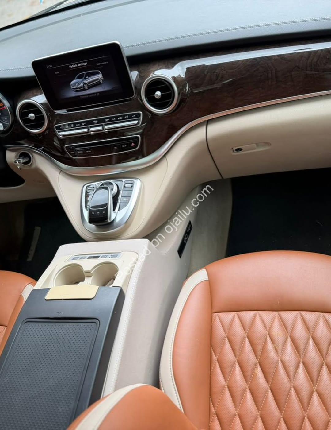 2018 Mercedes Viano Executive: Panoramic Roof & Captain Seats