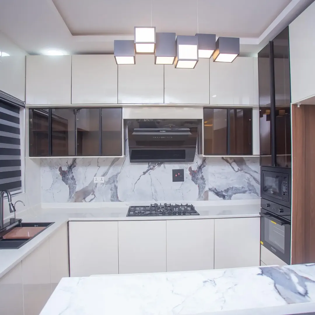 Your Dream Home Awaits: 3BR Bungalow + Gym & Pool
