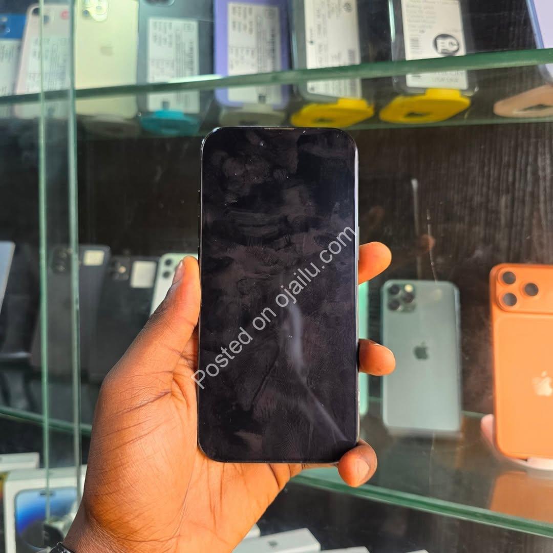 Sleek iPhone Air 256GB – 100% Battery, E-SIM, Free Privacy Guard!
