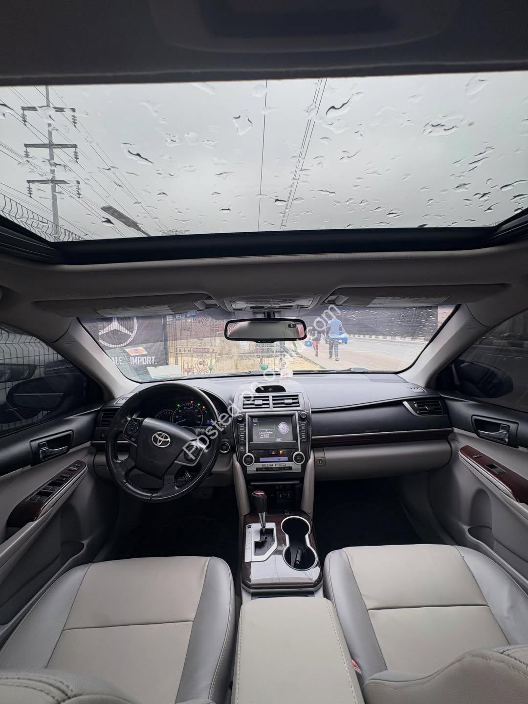2012 Camry XLE V6: Premium Leather & Sunroof, ₦10M