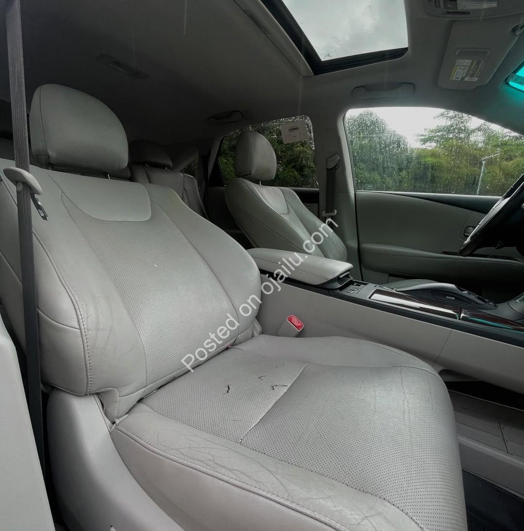 2011 Lexus RX350: Loaded Sunroof & Push Start – 18.9M