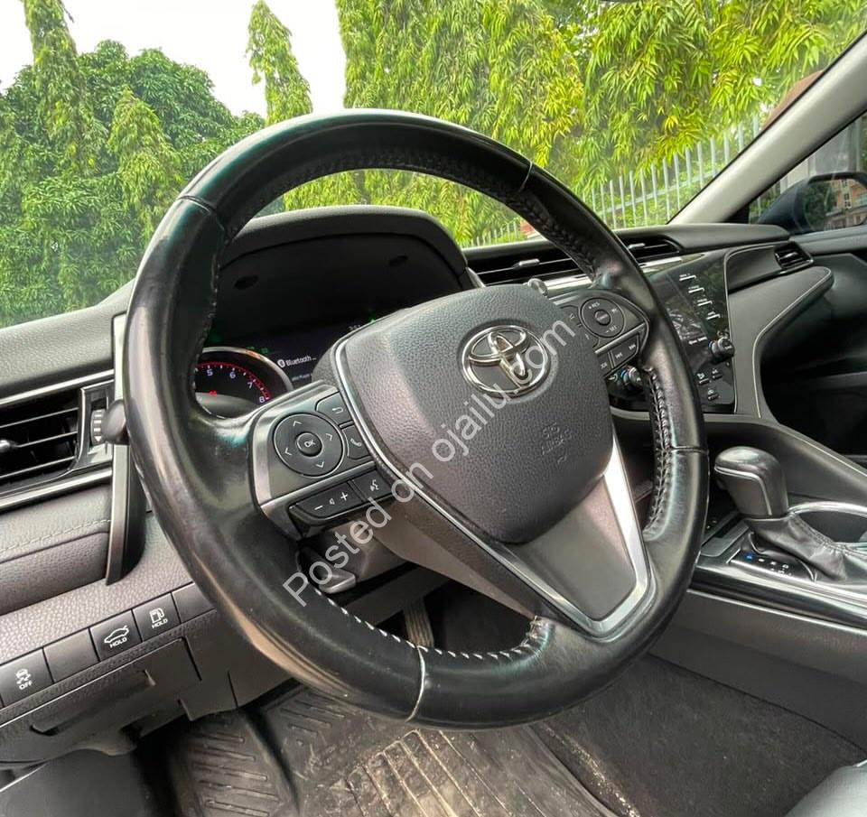 2019 Toyota Camry XSE | Panoramic Roof & Keyless Start | 28.8M