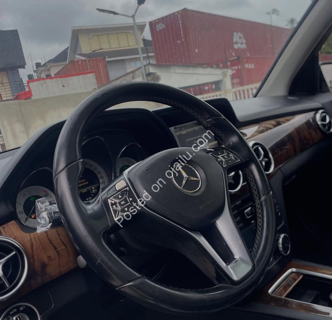 2013 Mercedes GLK350 4matic | Panoramic Roof + Reverse Cam – 18.8M