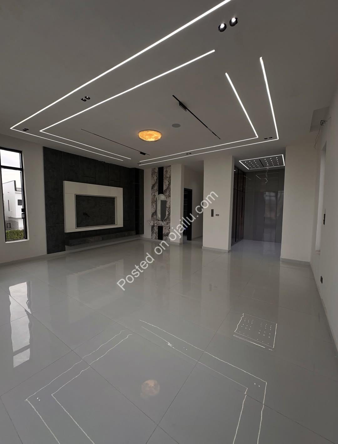 Ajah Showstopper: 5-Bed Pool & Gym Haven