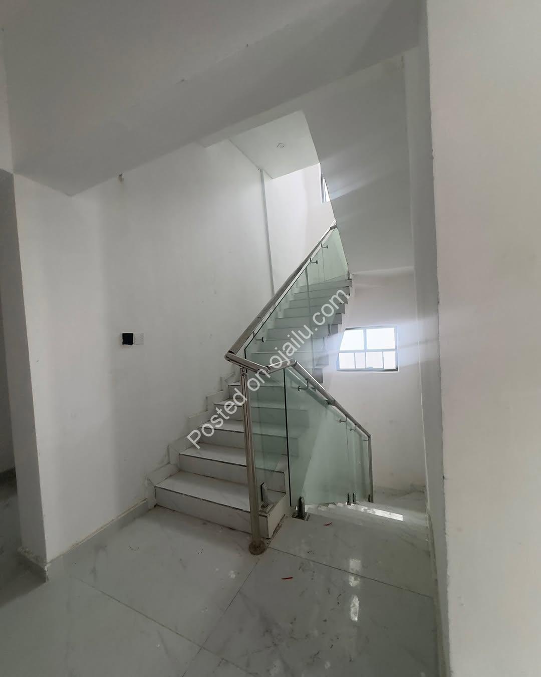 Ologolo’s Finest: 5-Bed Duplex with Pool & Gym