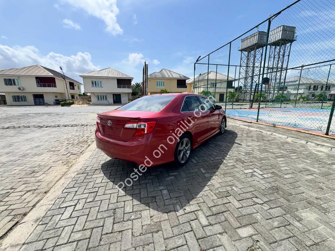 2013 Camry SE: Sunroof, Heated/Ventilated Seats & Key Start – N13M
