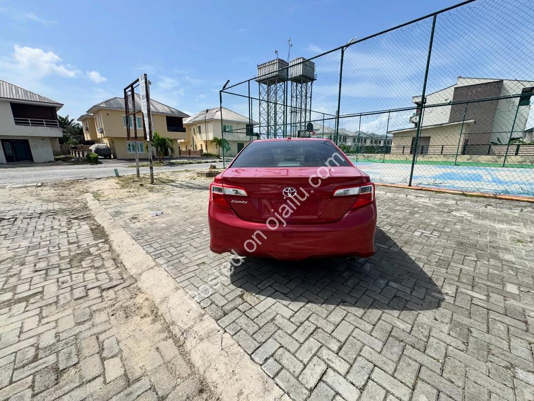 2013 Camry SE: Sunroof, Heated/Ventilated Seats & Key Start – N13M