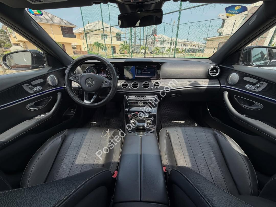 2016 Mercedes E300: Luxe, Push-Start, Sunroof